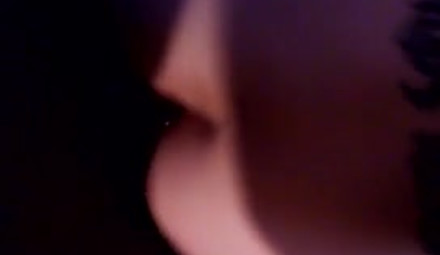 Поставил раком белую подругу, засадив в задницу большой черный член