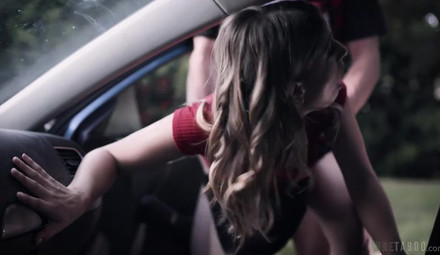 Завез попутчицу на природу и шикарно отодрал большим членом блондинку